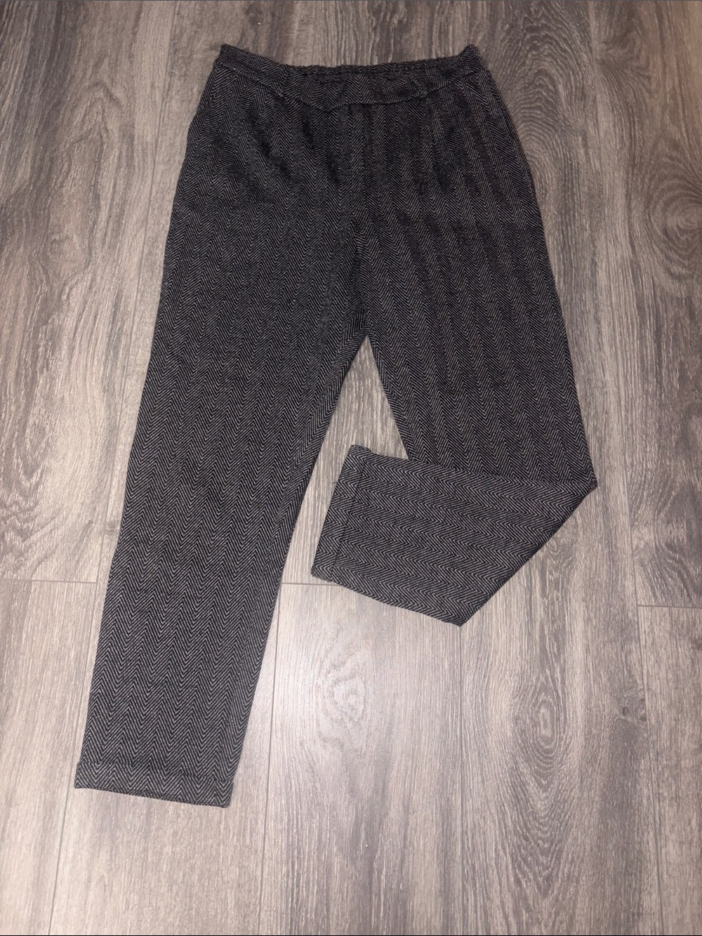 Ambiance Men's Black and Gray Herringbone Dress Pants